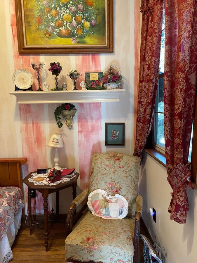 The Victorian Cottage At Creekside Camp & Cabins Марбъл Фолс Екстериор снимка