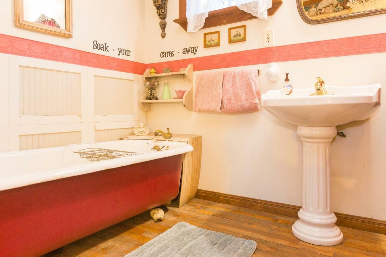 The Victorian Cottage At Creekside Camp & Cabins Марбъл Фолс Екстериор снимка